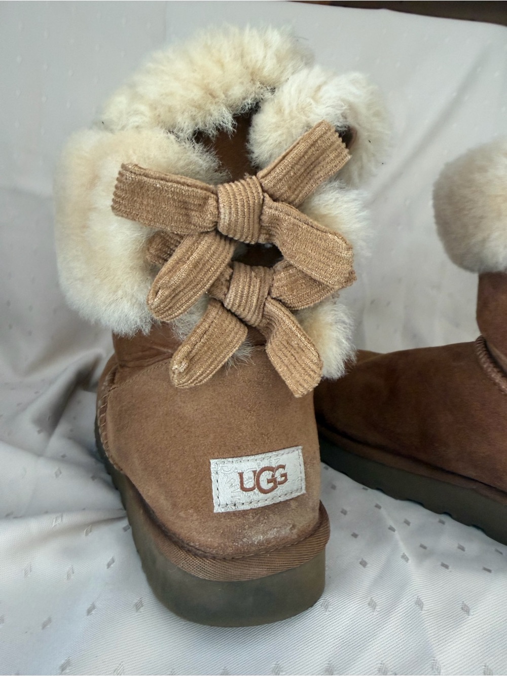 UGG size 10 woman’s Chestnut Suede Bow-Back Shearling Boot - Picture 2 of 9
